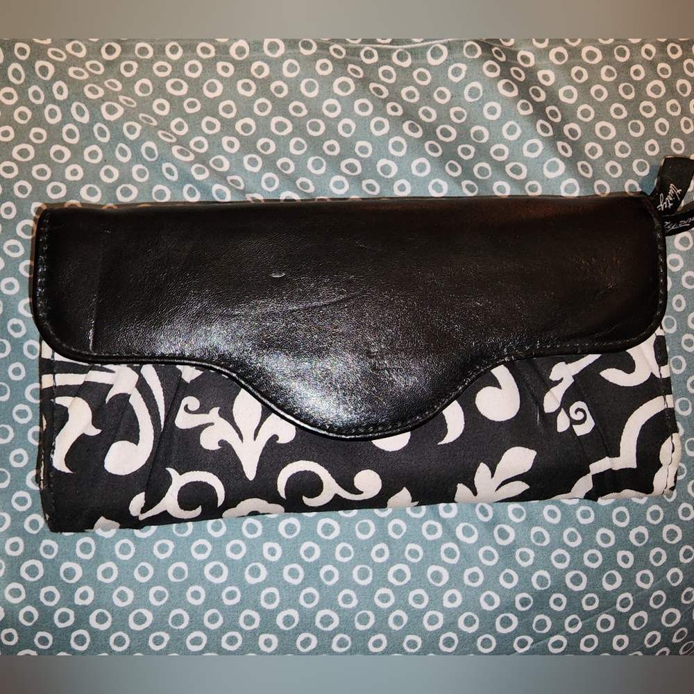 Thirty One Blavk and White Wallet